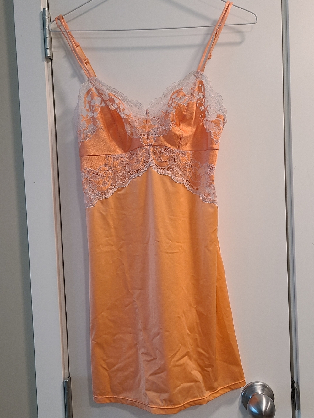 NWOT Wacoal Peach Satin & White Lace Trim Slip / Cami ✨